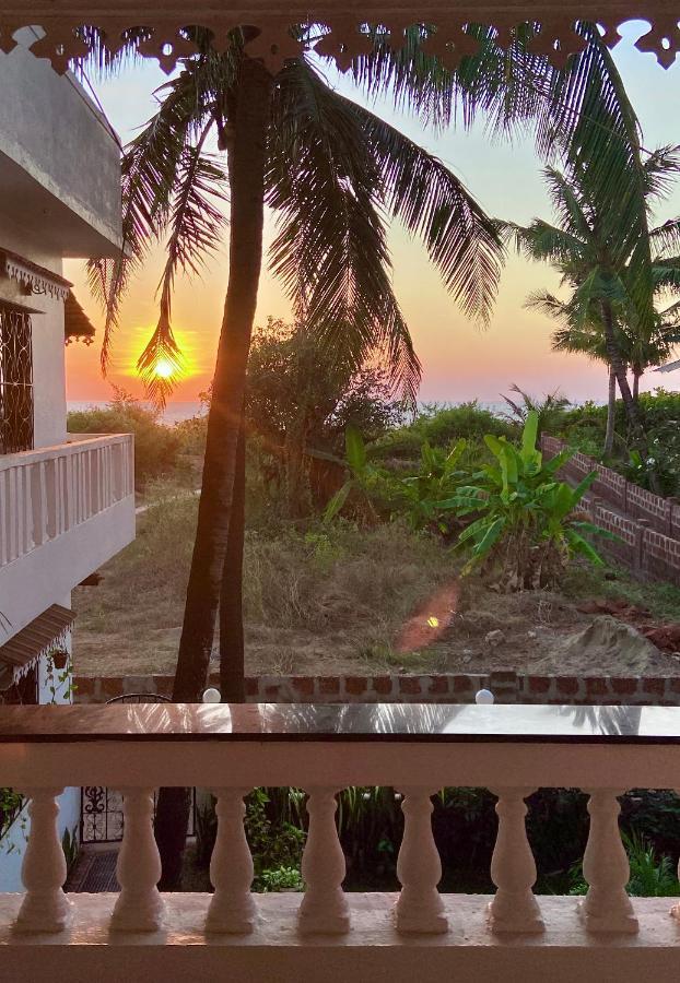 Shanu'S Seaside Inn - A Guesthouse, 100 Metres To Candolim Beach Exterior photo